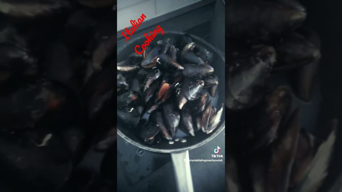 MUSSELLS ITALIAN STYLE IN TOMATOE SAUCE #italianfood #pasta  #mussels #fish