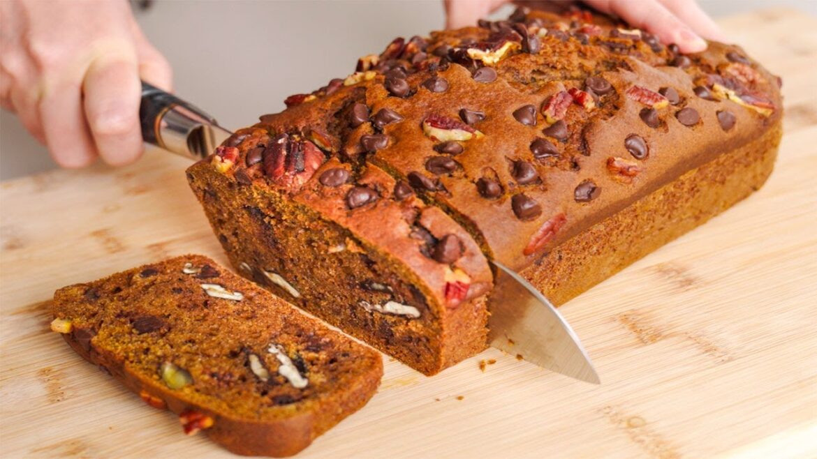 The Pumpkin Bread that everyone is talking about! So simple and delicious! The Pumpkin Bread that everyone is talking about! So simple and delicious!