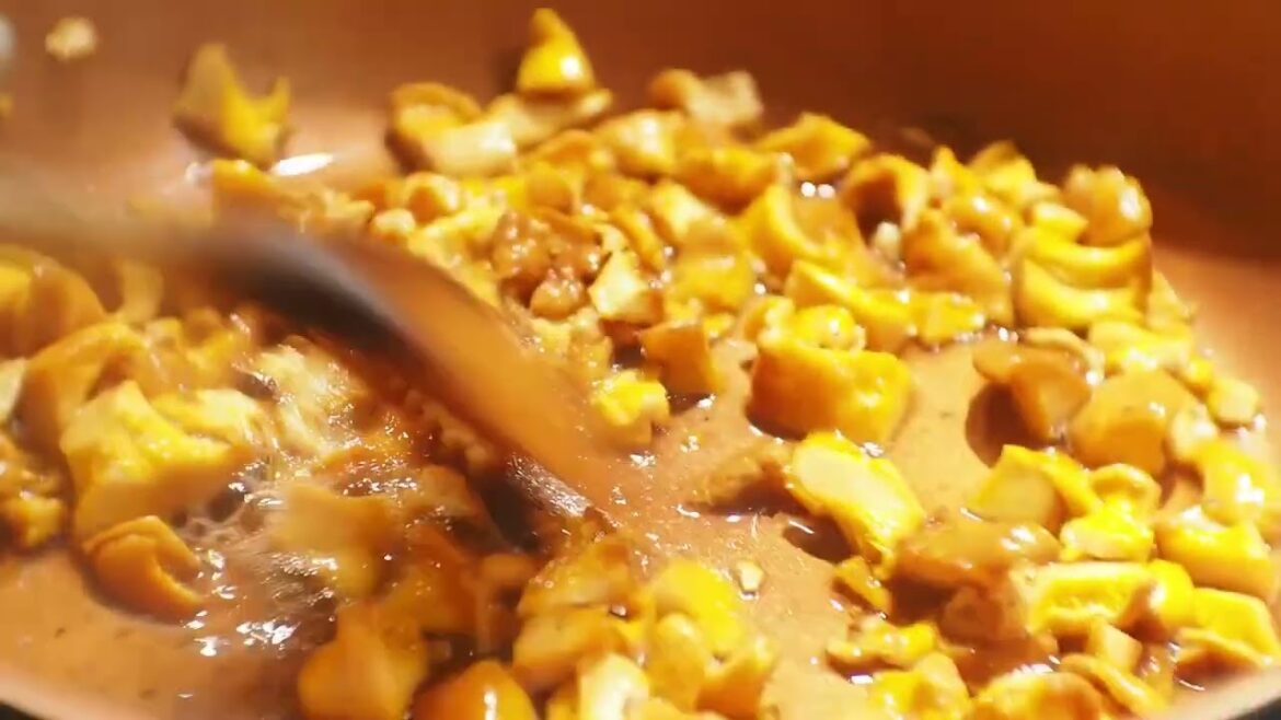 Culinary Adventure: Chanterelle Peach Crisp Recipe (Summer 2022) Culinary Adventure: Chanterelle Peach Crisp Recipe (Summer 2022)