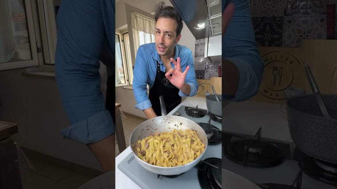 Tagliatelle Porcini Salsiccia e Castagne