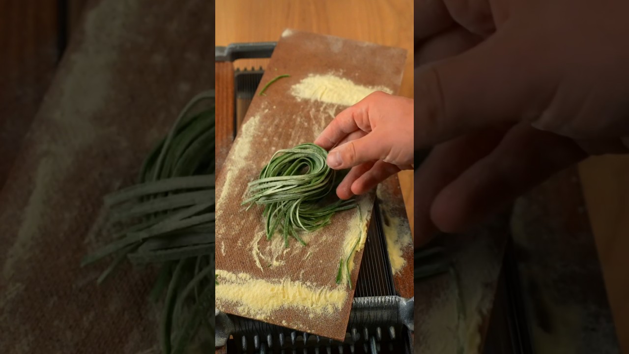 Homemade Green spinach spaghetti Chitarra ASMR spgahetti pasta