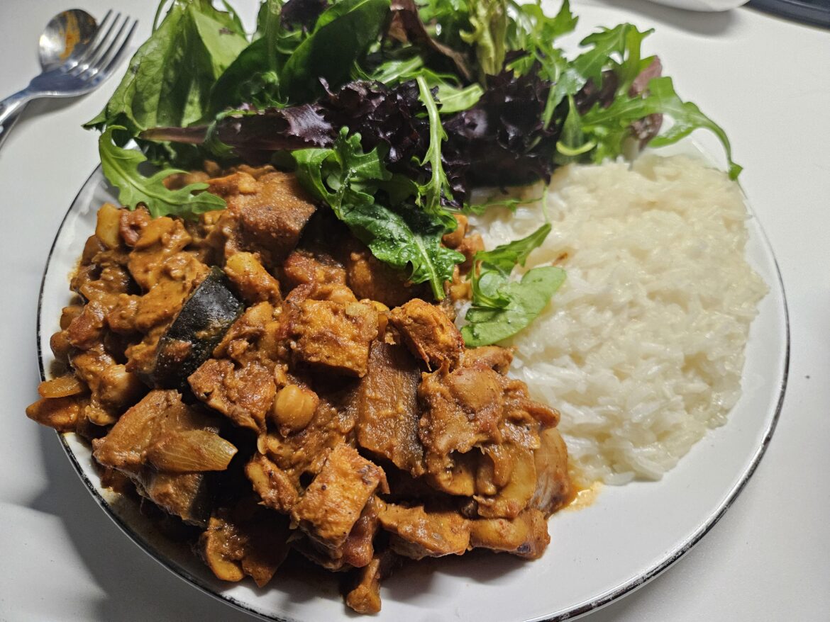 362 kcal No Chicken & Chickpea curry with rice 😄