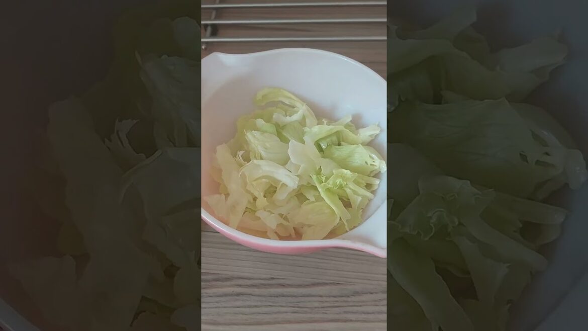easy ground beef macaroni and fresh salad