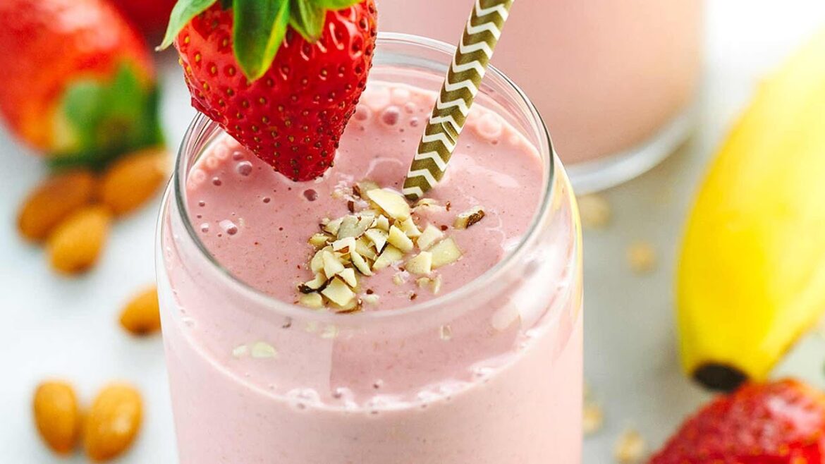 Strawberry Banana Smoothie with Almond Milk Strawberry Banana Smoothie with Almond Milk