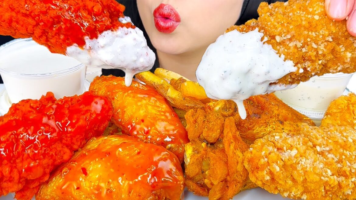 ASMR SPICY FRIED CHICKEN TENDERS DIPPED IN RANCH & BLUE CHEESE *WINGSTOP* (Eating Sounds) ASMR Phan