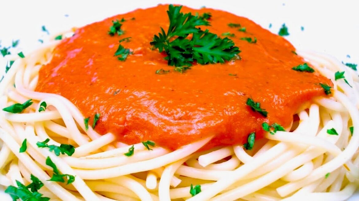 How to Make a Creamy Tomato and Basil Sauce for Pasta / Italian Recipe