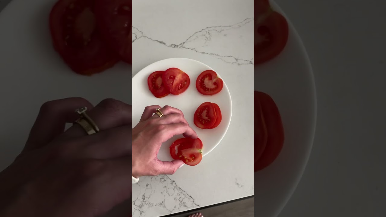 Trader Joe’s cottage cheese caprese salad lunch lunchrecipes 