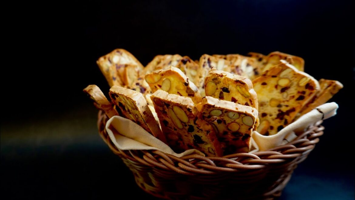 Thin Almond Biscotti (No baking powder, only egg whites) Thin Almond Biscotti (No baking powder, only egg whites)