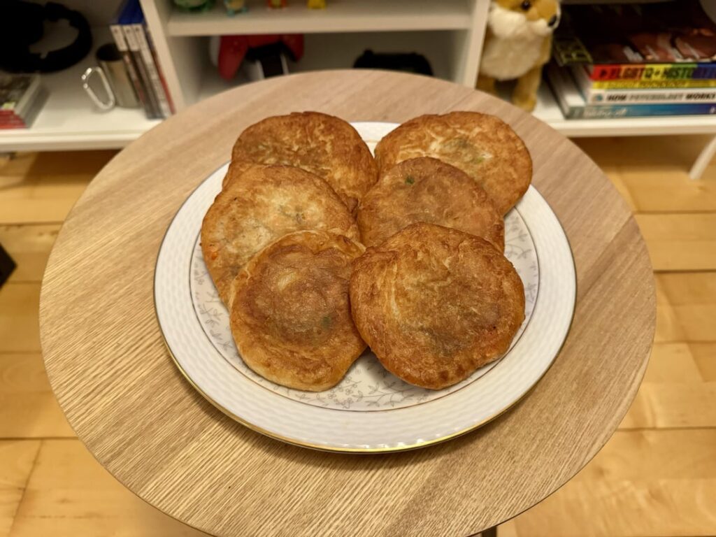 Somedays ago I posted that I made Japchae. I had some glass noodles left from that, so today I made Yachae Hotteok :)