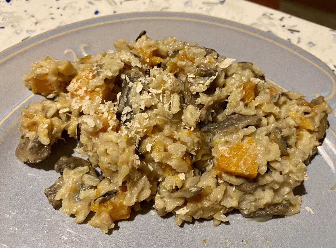 Terrible photo, delicious mean. WFPB Brown rice risotto with mushrooms and roasted butternut. Creamy and rich, yet low fat, and the secret ingredient: white beans!