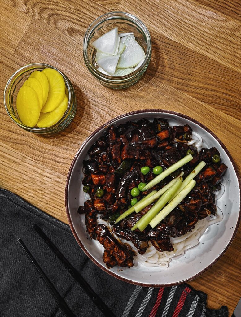 First homemade jjajangmyeon and I'm never eating this without raw onions again