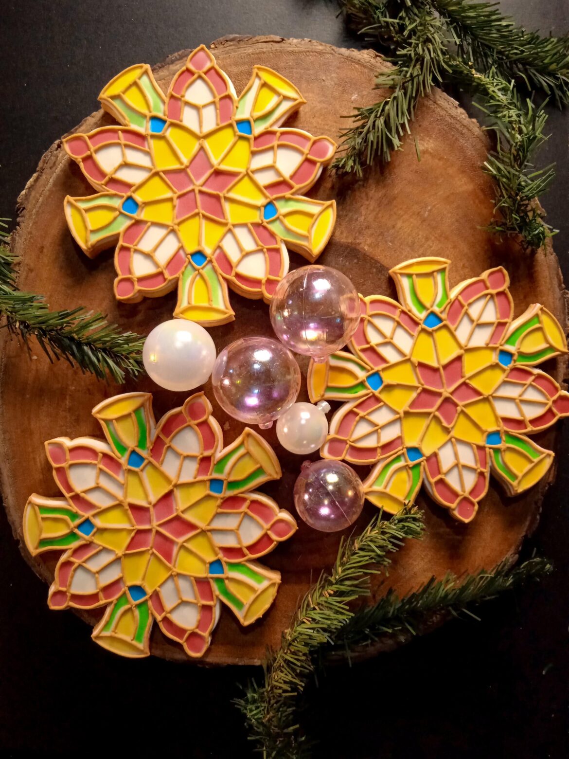 Parol Cookies. I'm late posting this as its already January. Parols are a kind of christmas lantern in the Philippines. Each one is around 5 inches wide.