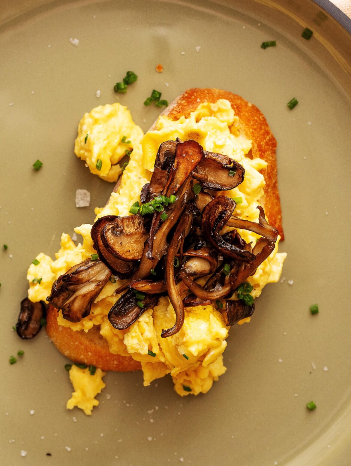 Scrambled eggs on sourdough with sautéed mushrooms
