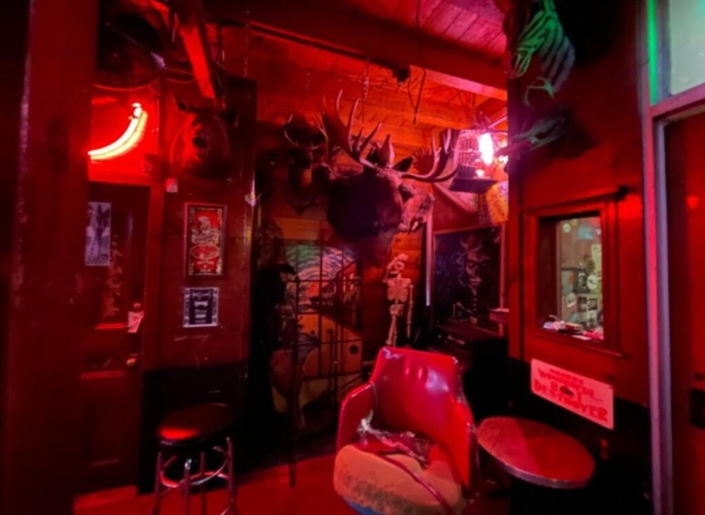 grunge dive bar ?
