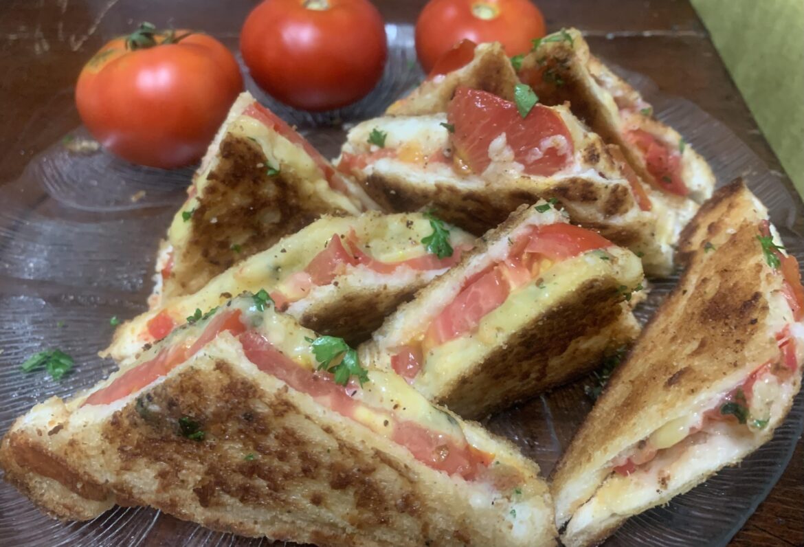 I made toasted cheese & tomato sandwiches for me and my daughter while we watch a movie! She’ll be a grown up this year so I’m cherishing every moment🥲