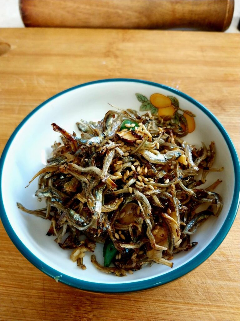 Stir-fried small anchovies