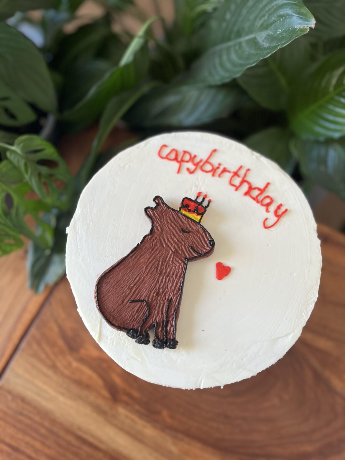 A capybara birthday cake