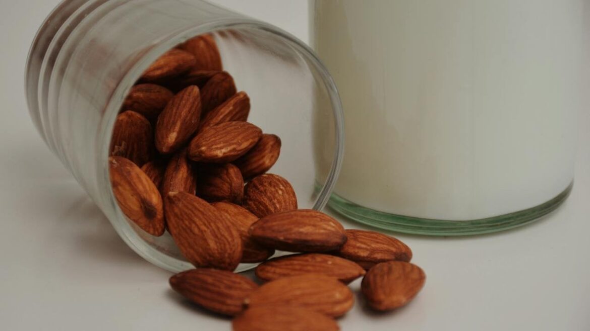 5 Health Benefits Of Almond Milk And How To Make Almond Milk At Home