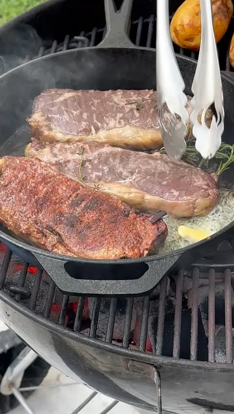 Finally waxing the crust with reverse sear. Just got to manage the ...