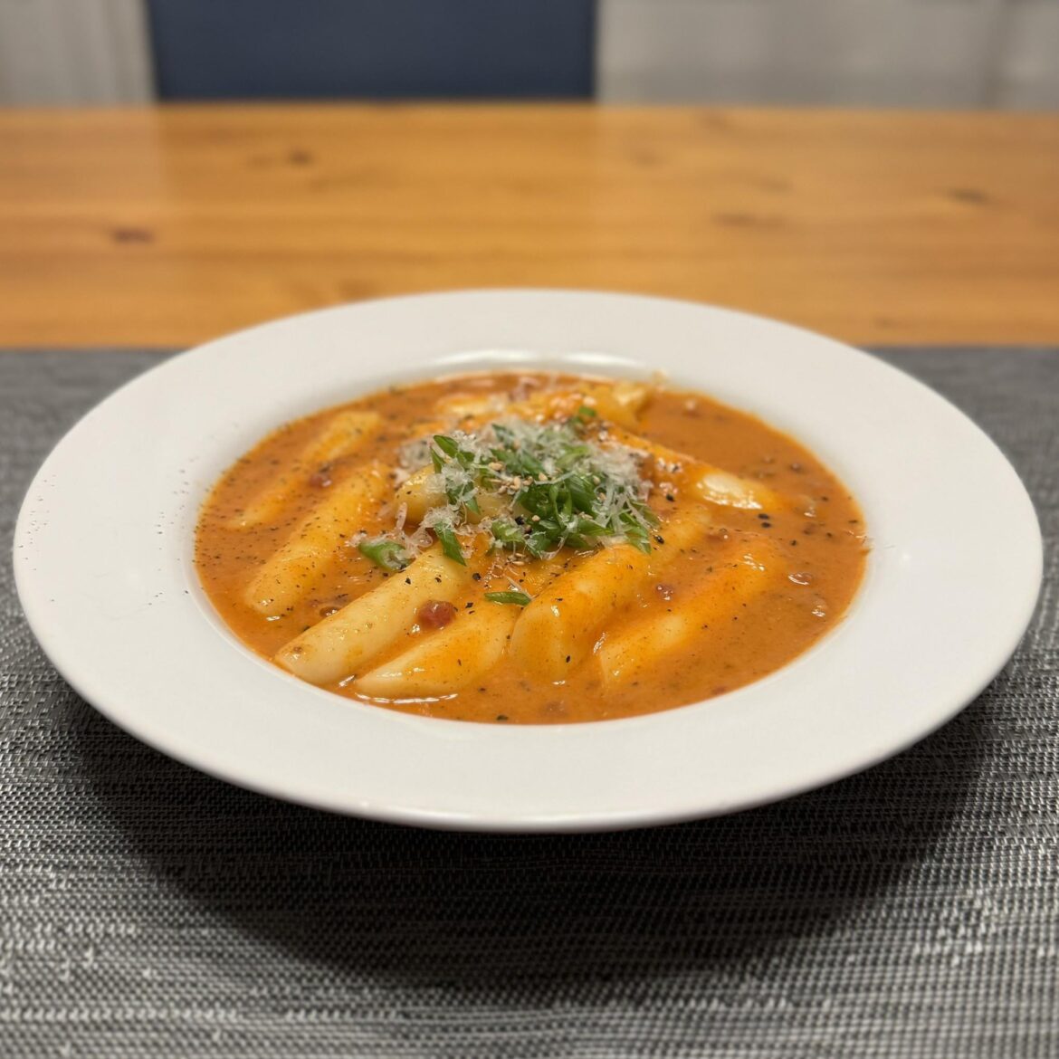 Gochujang carbonara tteokbokki