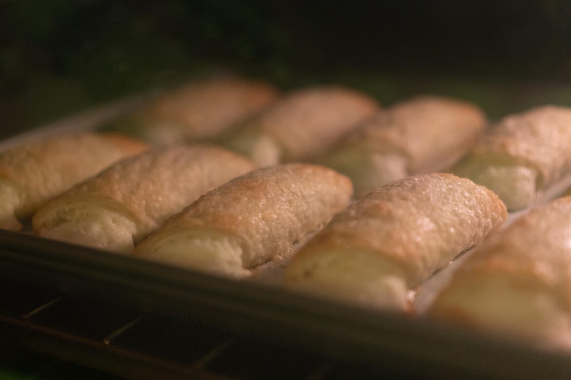 Baking the Porto's Cheeserolls at Home
