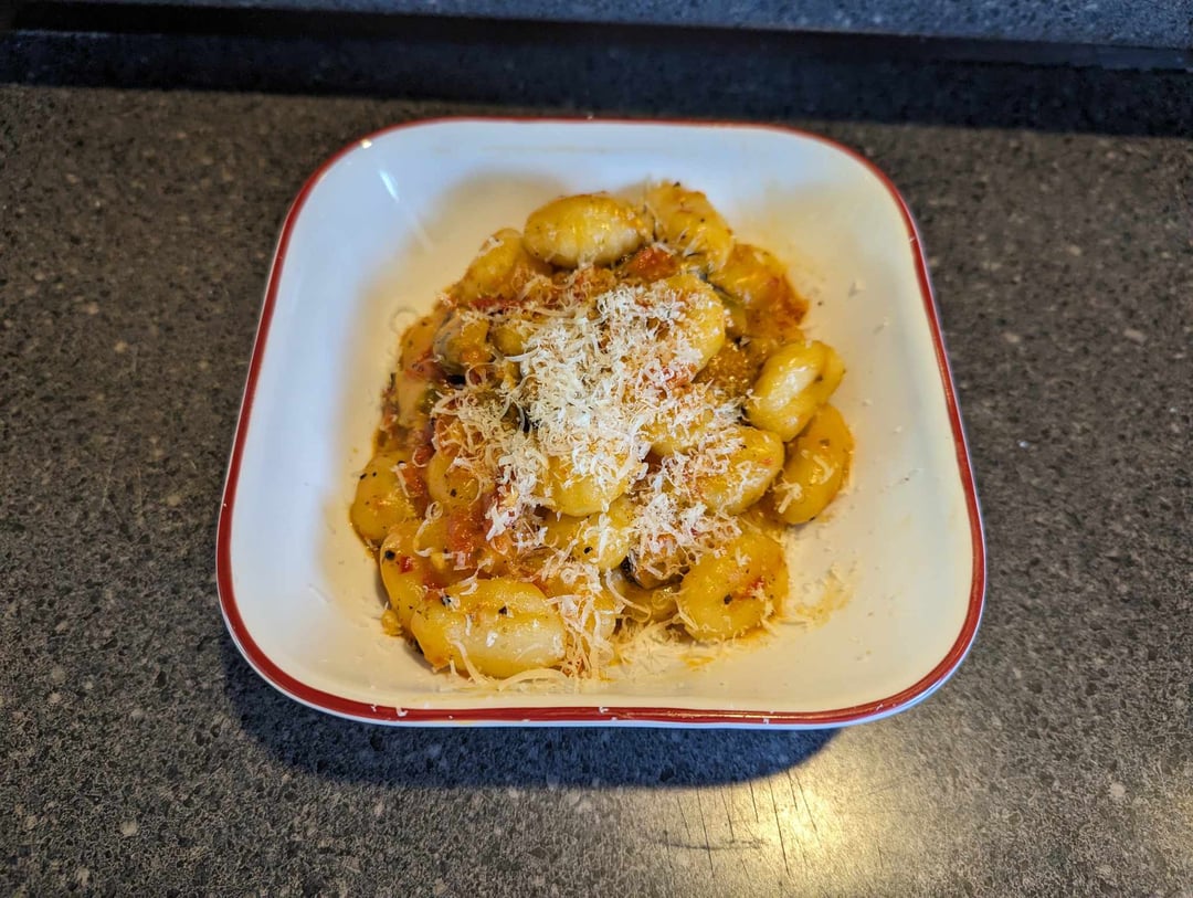 Red pepper pesto gnocchi with smoked mussels Dining and Cooking