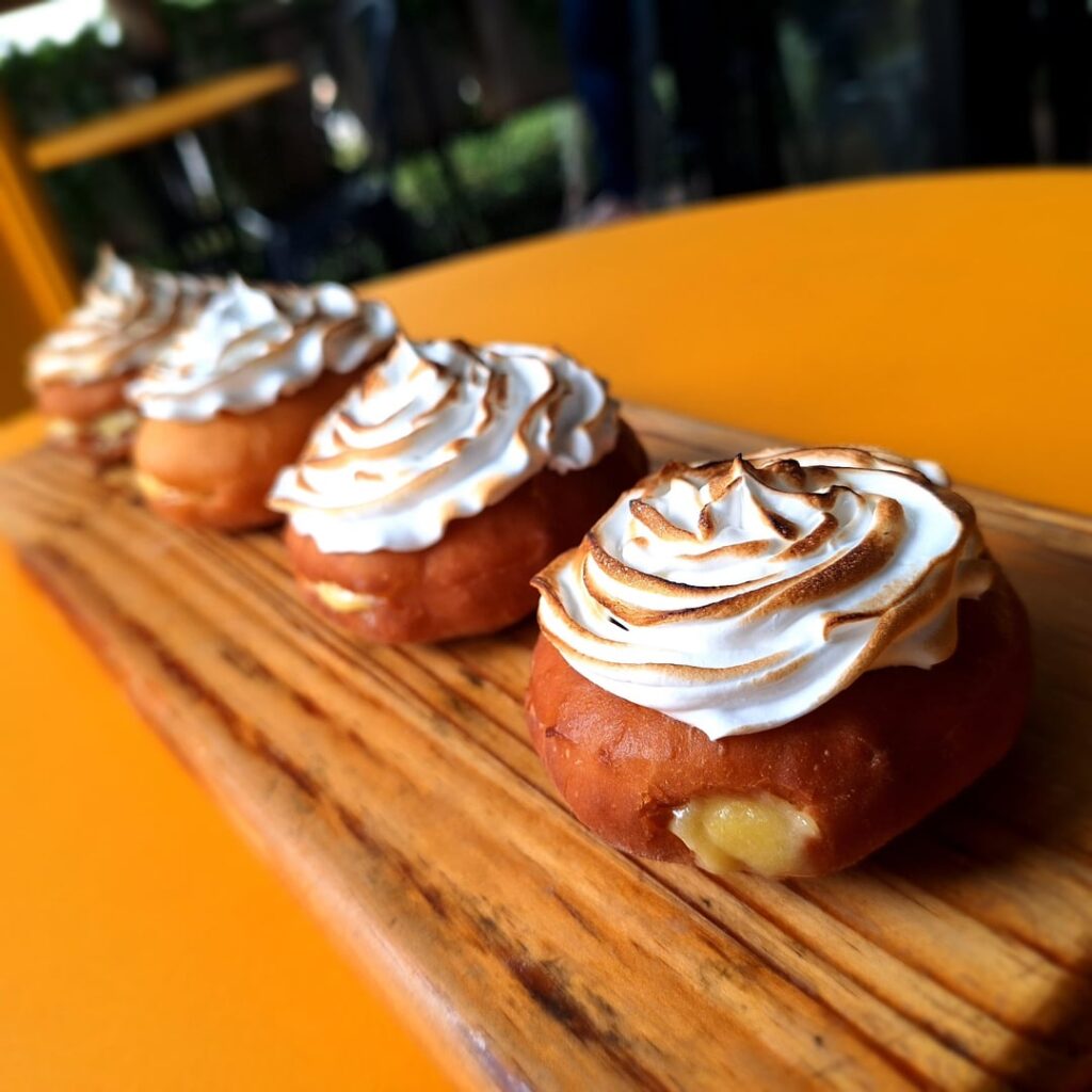 Lemon meringue doughnuts