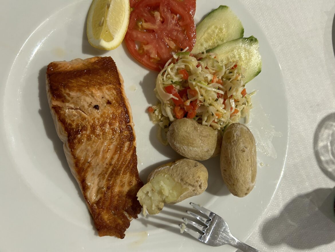 I had this in a restaurant once how would I cook my salmon and potatoes to look like this, assuming I know nothing