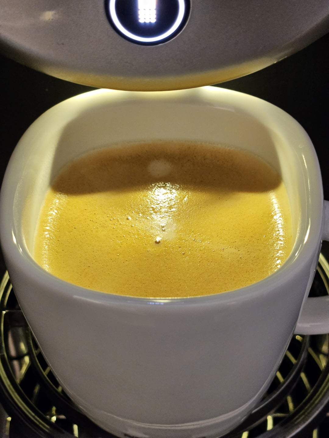 By far the most superior Nespresso machine I've had Zenius