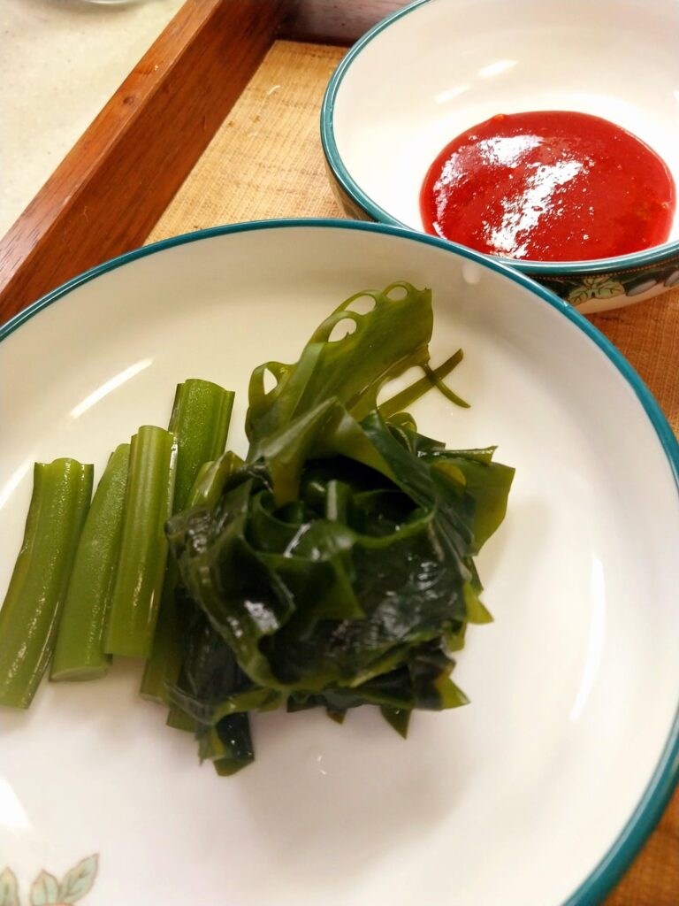 Raw seaweed can only be eaten during the cold winter months of December and January.