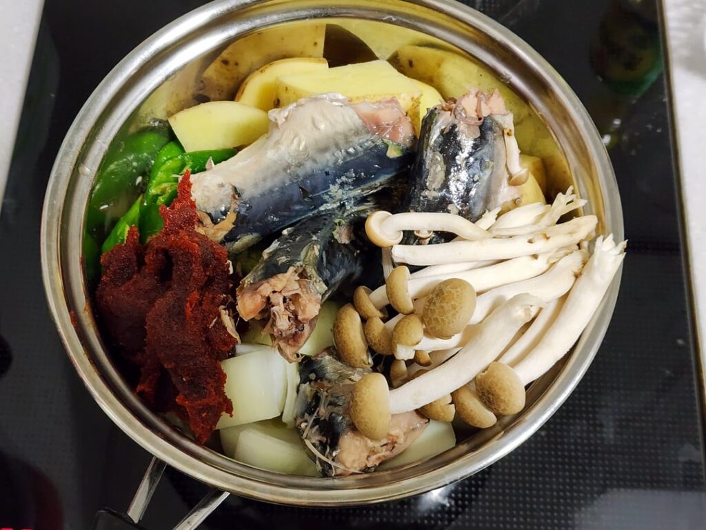 The person asking about the canned mackerel made me crave it. So I got some and made a stew!