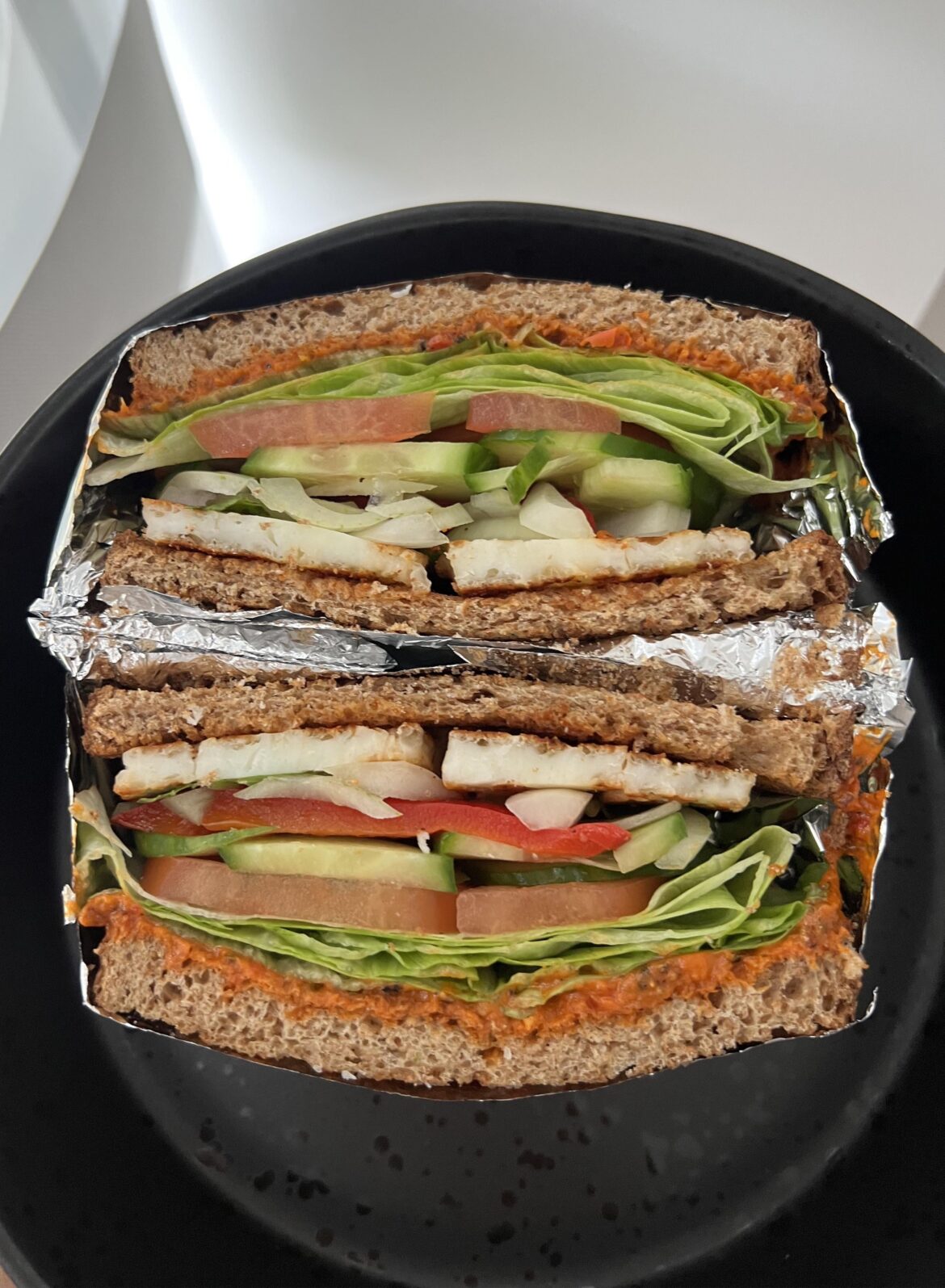 Halloumi sandwich!🥪🥒🍅