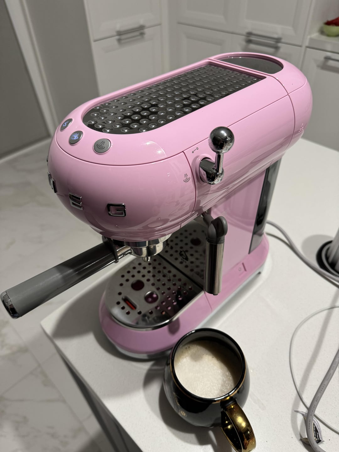 Tips on how to properly steam milk with SMEG coffee machine Dining