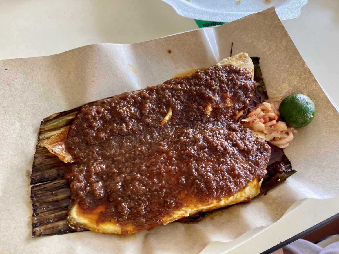 🇸🇬 Grilled Stingray at Newton Food Centre