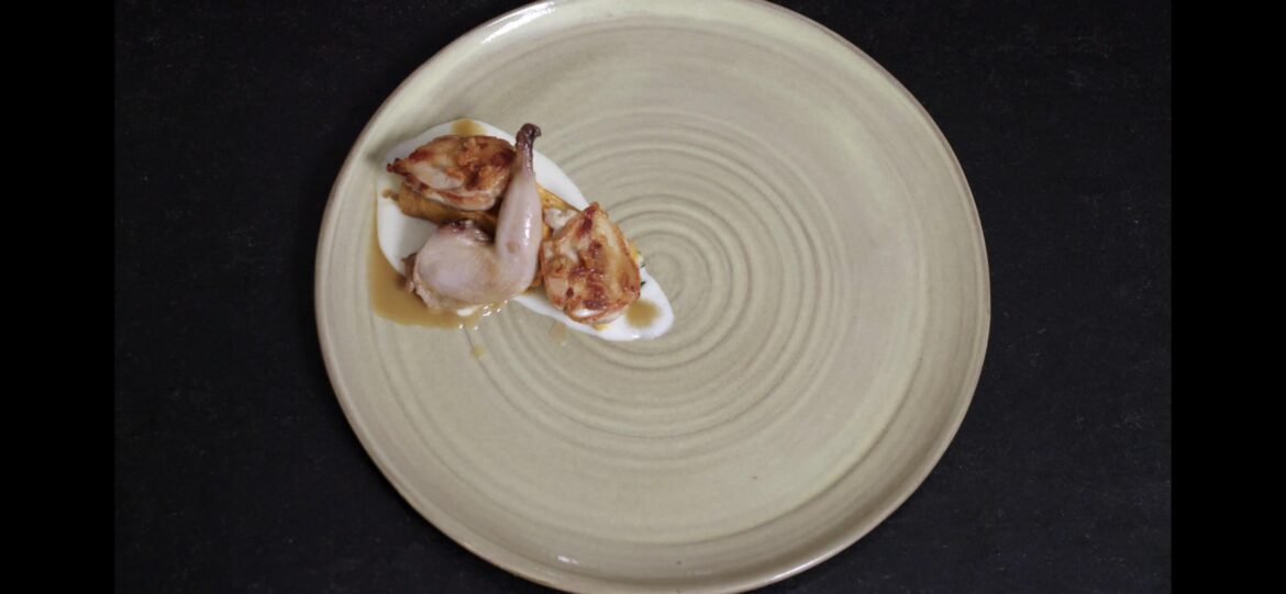 Rudolf - a dish based after the Austrian heir to the throne. Bland potatoe cream. A pancake filled with spinach, cumin and chicken farce. Liptauer. Breast and leg of quail. Fond. Fried chicken skin.