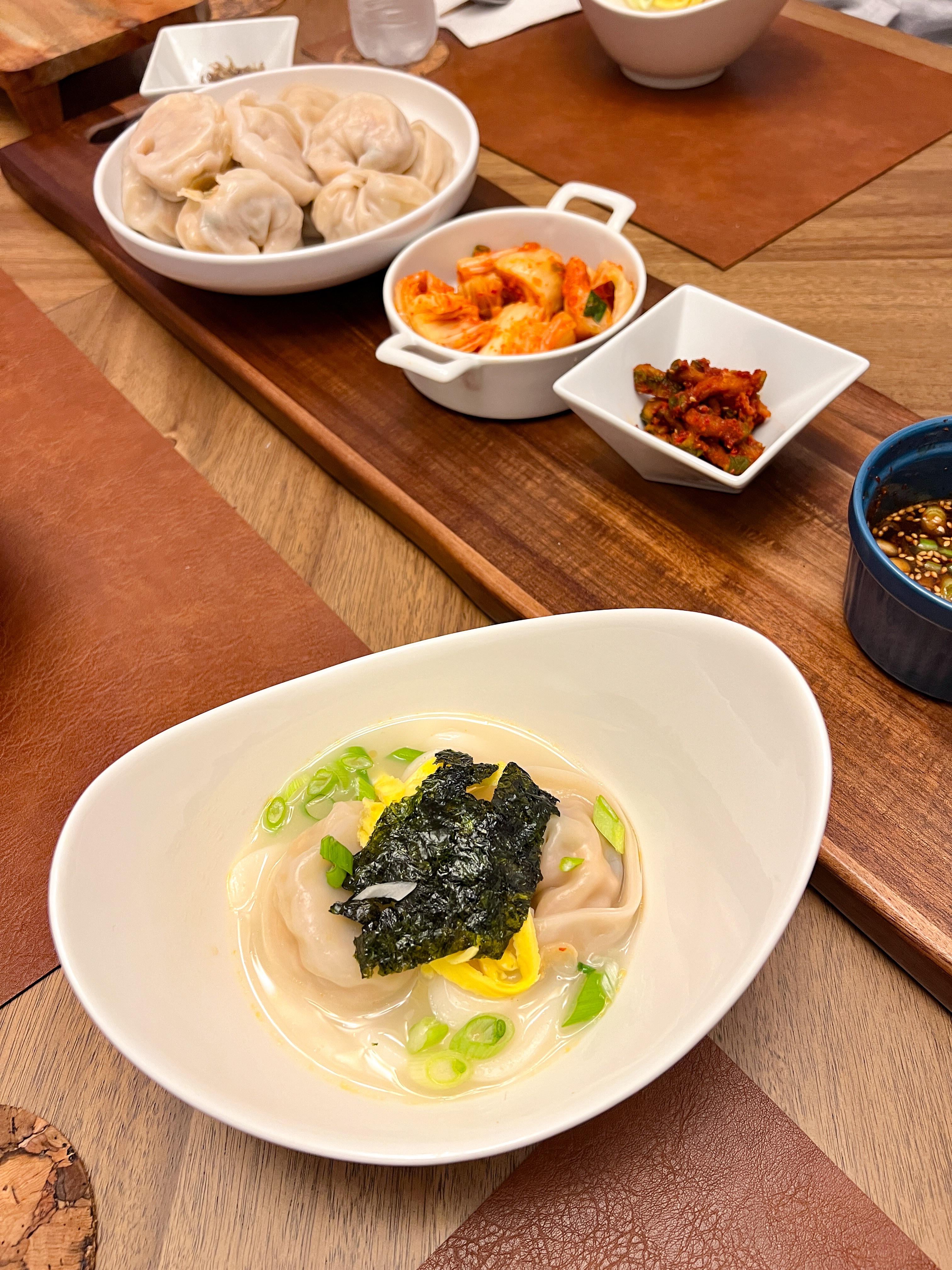 Mandu and rice cake soup Dining and Cooking