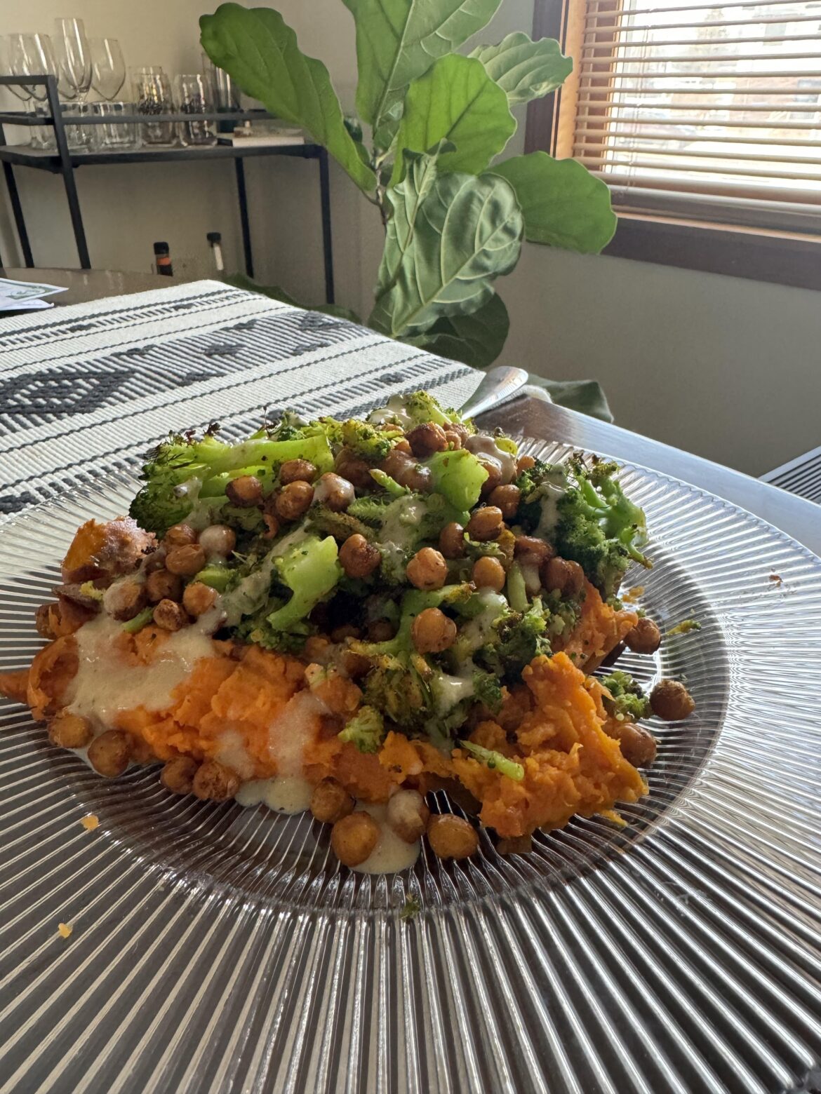 Baked sweet potato with roasted broccoli & chickpeas…