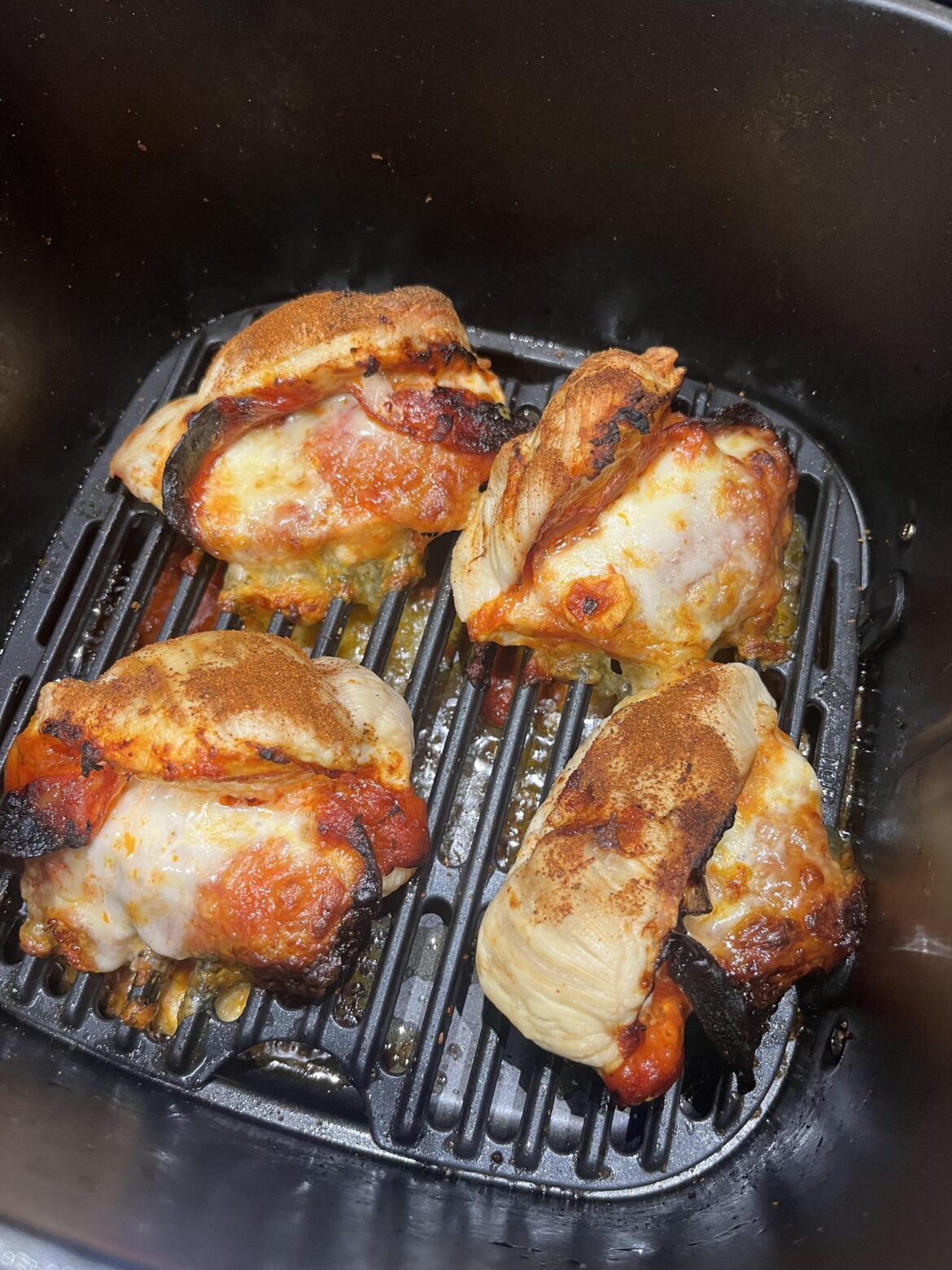Chickenfilet, chorizo, mozzarella and Cajun 😋 preparation 5 min and then 17 min in the air fryer on 200 degrees 🍗