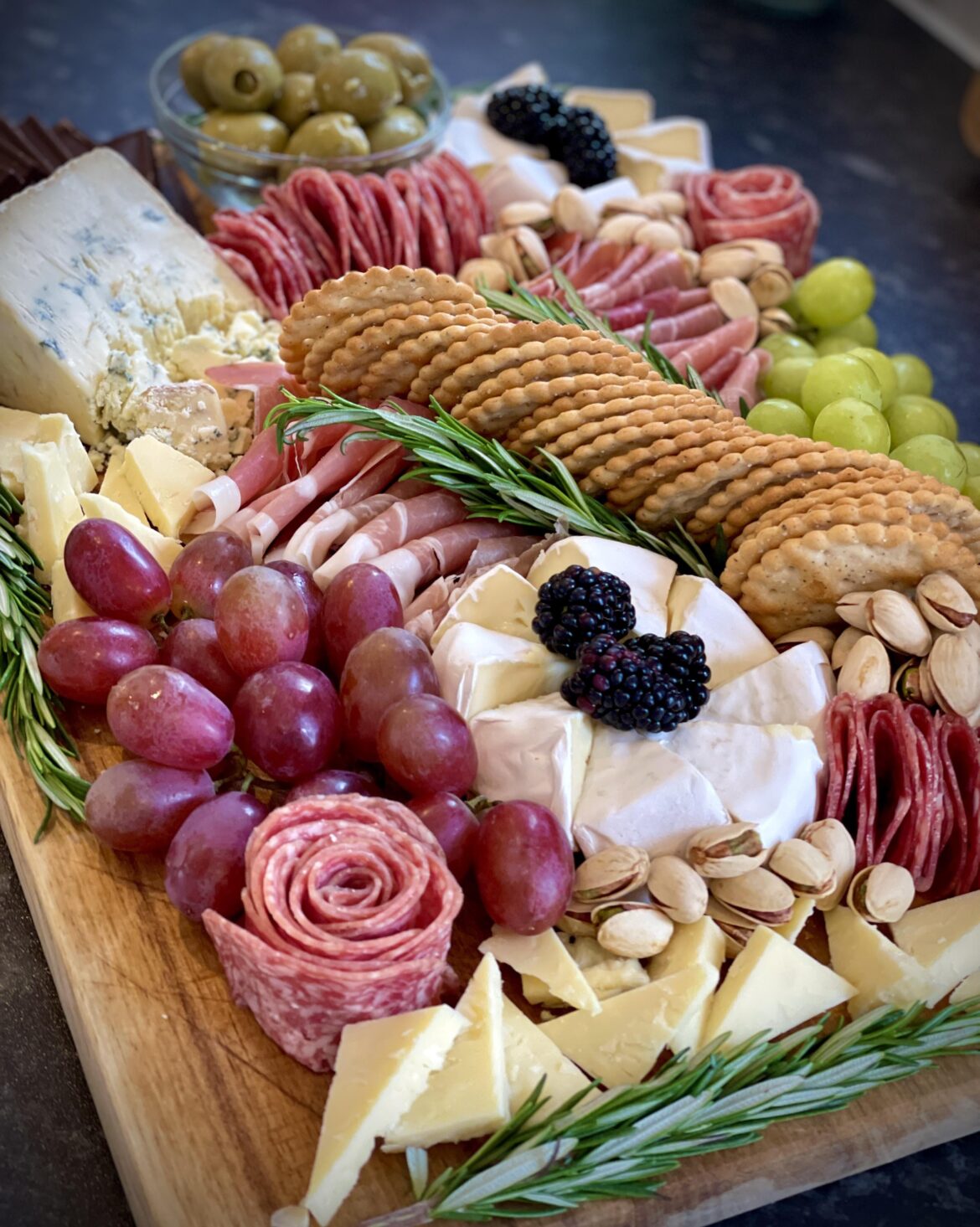 Made a charcuterie board for 4 people, hopefully they like the dinner