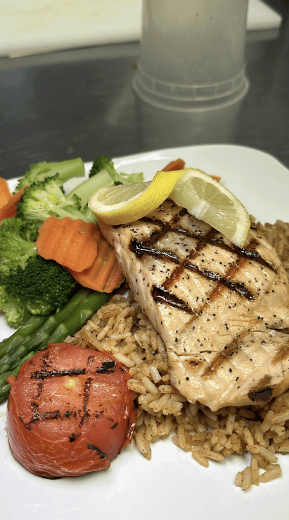 2N1 Salad Grill & Bar: 5/5 Stars! (Small hole in wall - Near Domain)