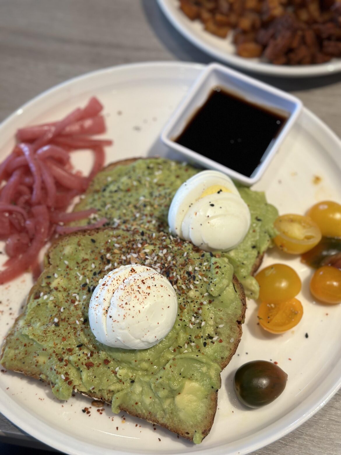 [OC] Avo Toast with hard boiled egg, everything seasoning, tomatoes, pickled onions, and a side of balsamic