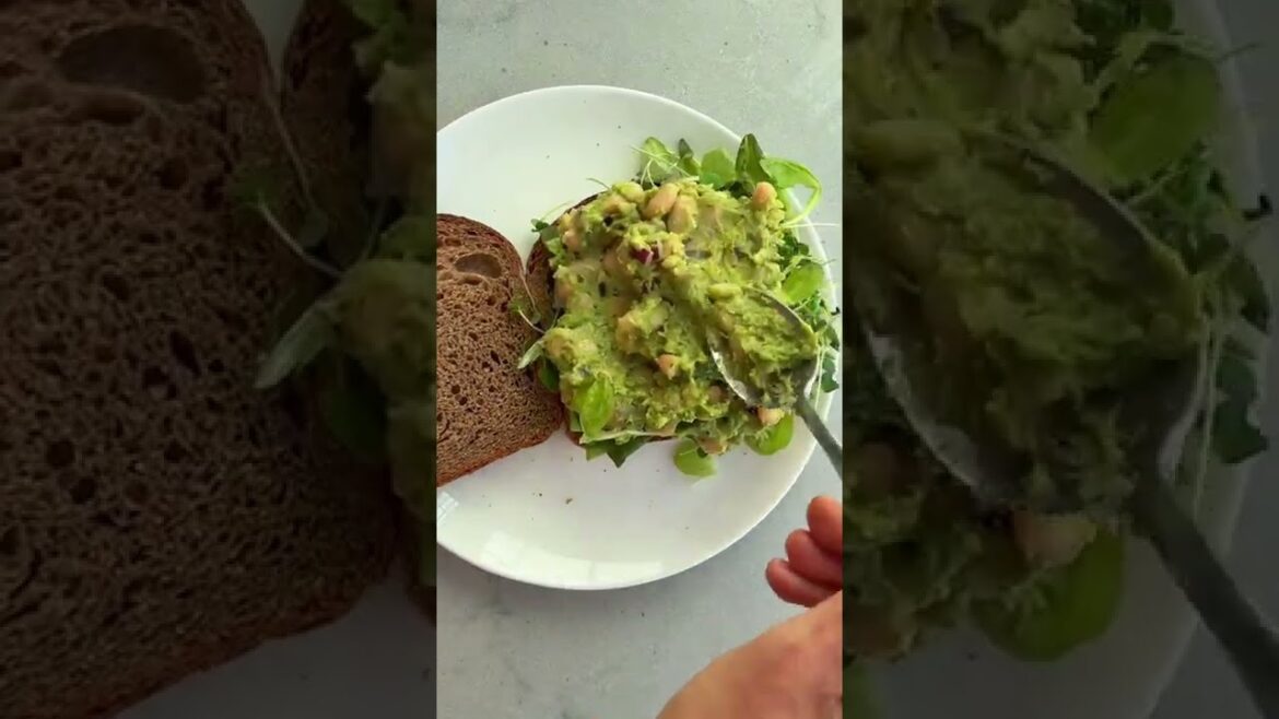 This vegan sandwich has more protein than 3 eggs! | FeelGoodFoodie