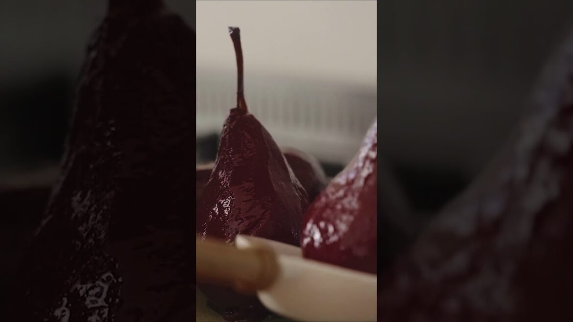 Poached Pears with Cinnamon Yogurt #recipe #dessert #homemadeyogurt Poached Pears with Cinnamon Yogurt #recipe #dessert #homemadeyogurt