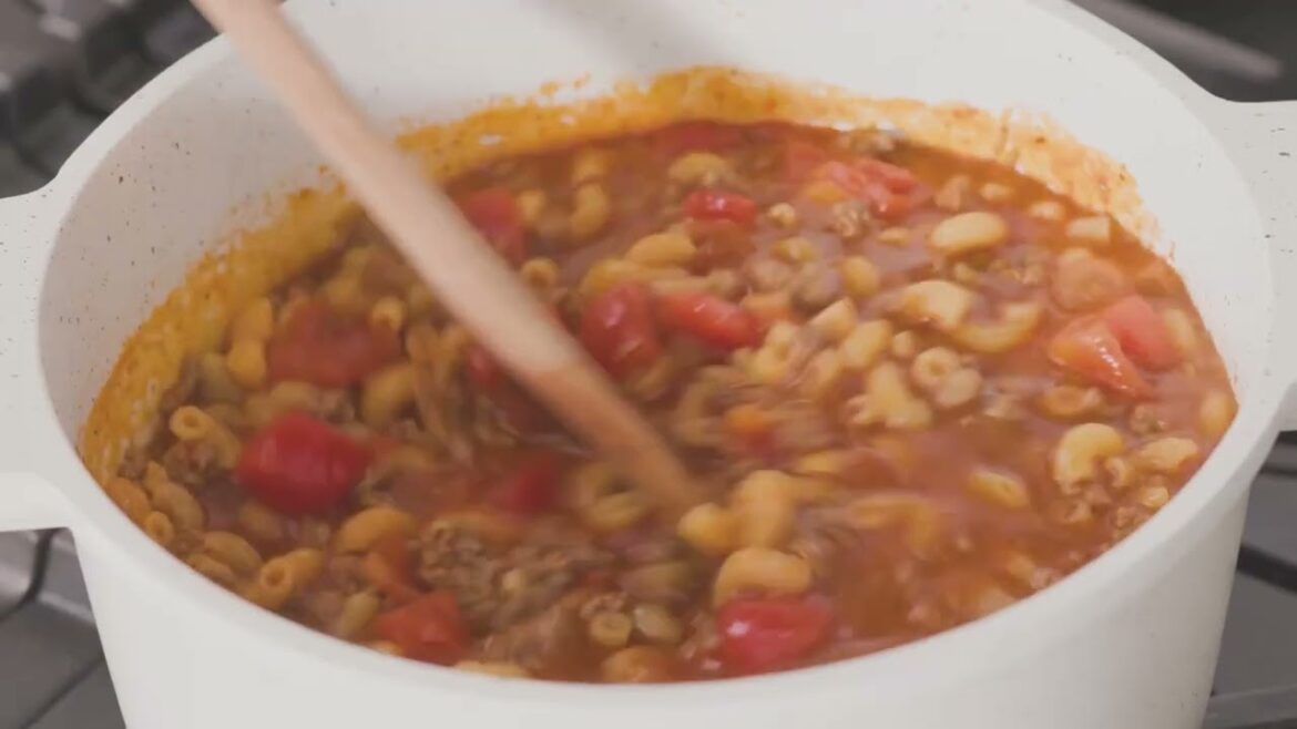 How to Make American Goulash | The Pioneer Woman - Ree Drummond Recipes