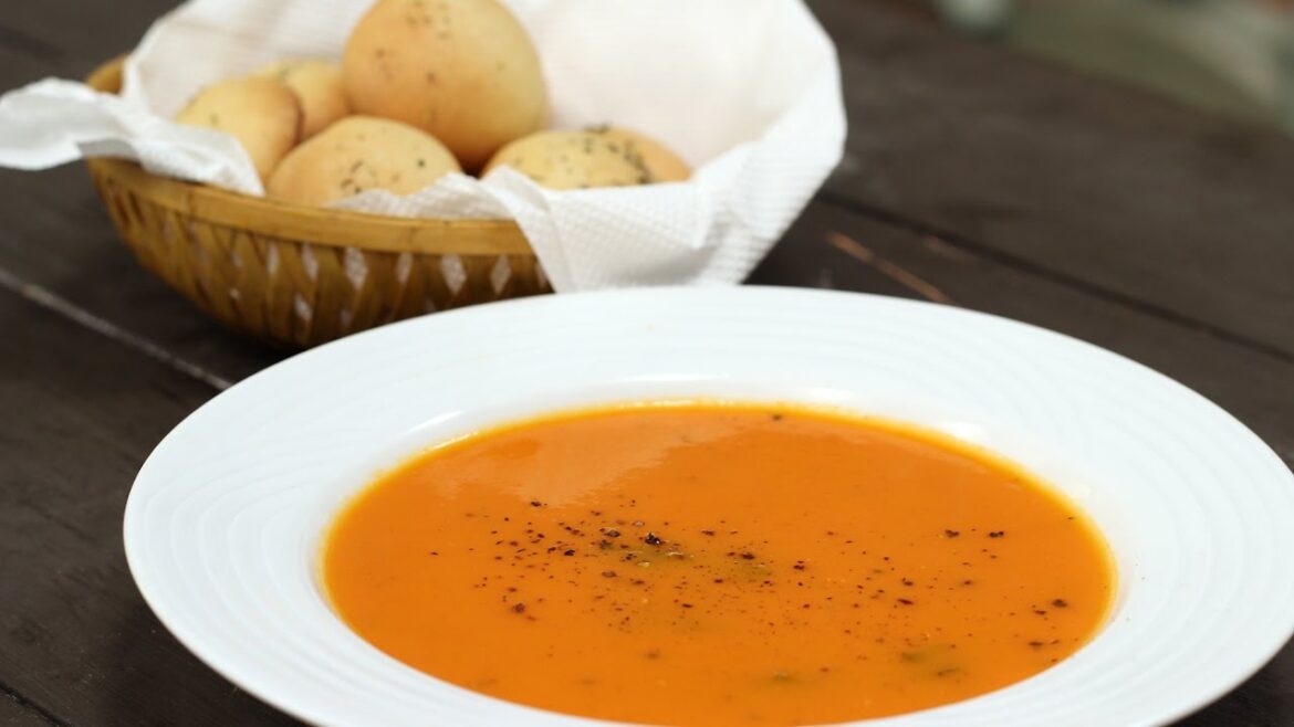 Tomato Basil Soup With Homemade Bread Rolls | Majha Kitchen | Sanjeev Kapoor Khazana