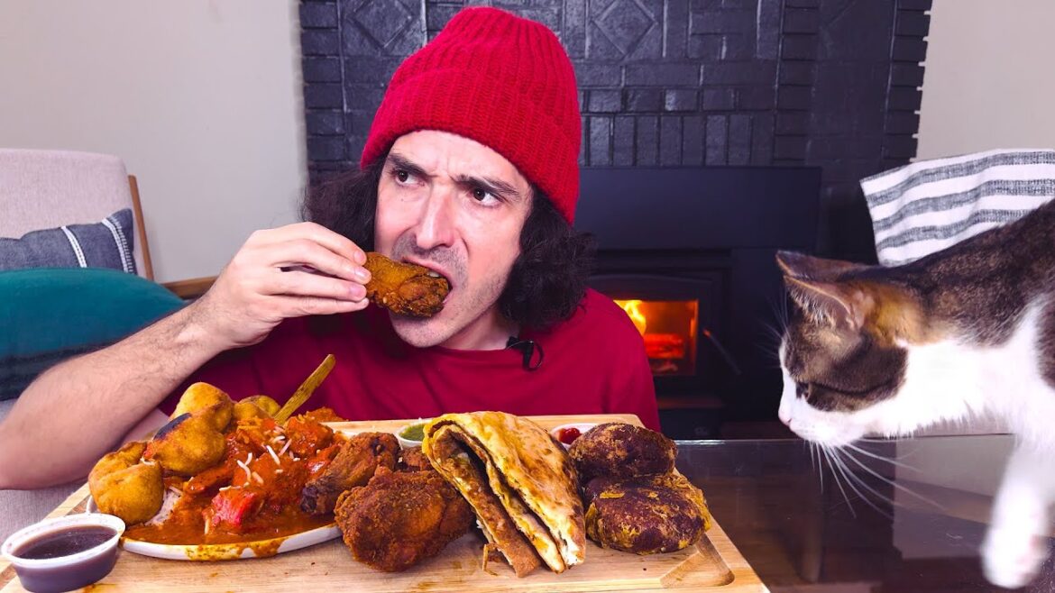 Indian Food Feast Mukbang ! * Chicken Tikka Masala + Cheesy Naan + Fried Chicken + Sami Kabab *