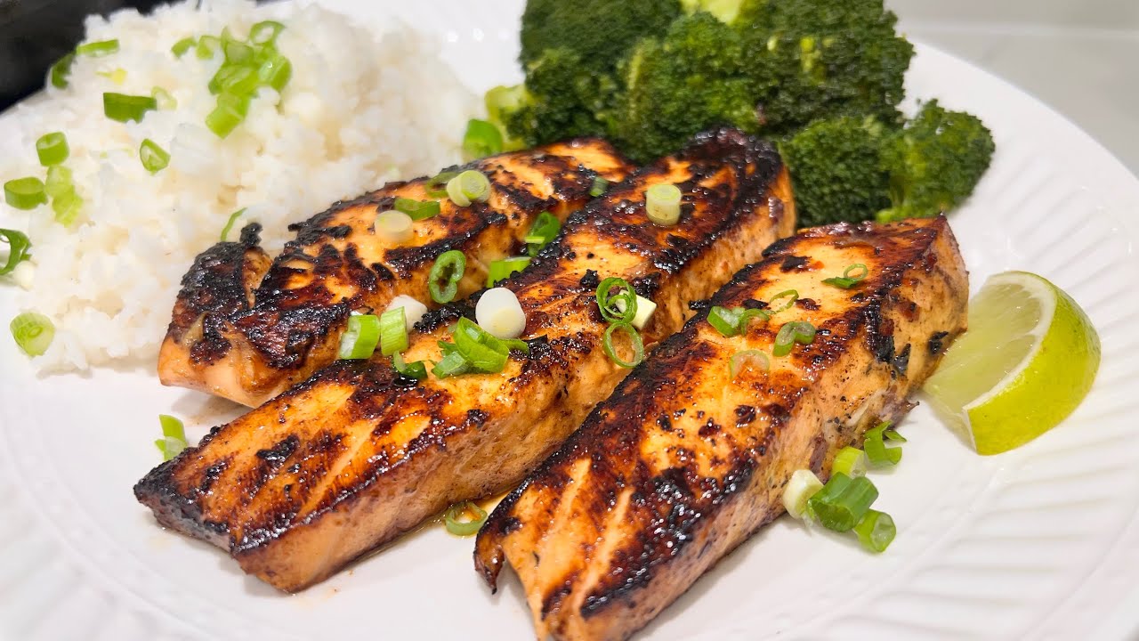 Honey Garlic panstirred Salmon Quick & healthy meal proteinrich weeknight meal salmon