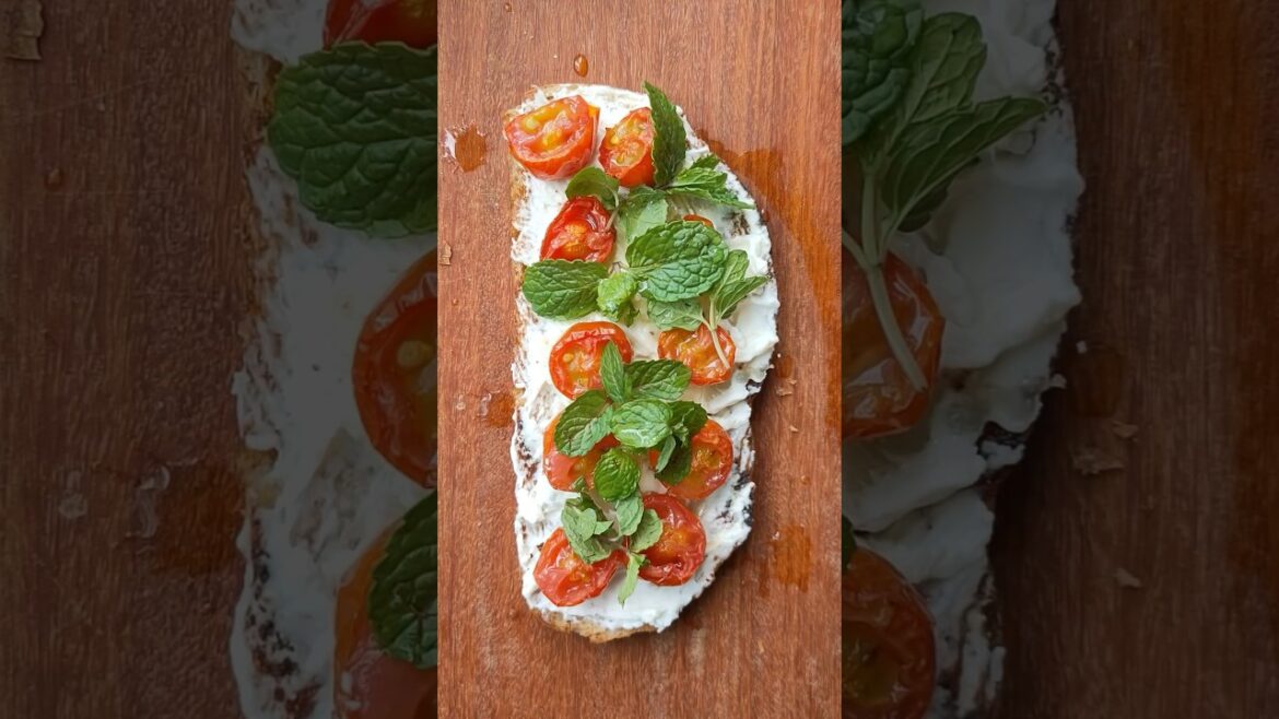 Roasted Garlic & Cherry Tomatoes Toast #shorts #roastedgarlic #cherrytomatoes #breakfastideas