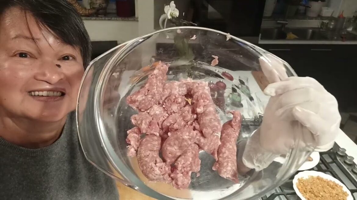 HOW TO MAKE HOMEMADE COTECHINO (PORK SAUSAGE ROLL) HOW TO MAKE HOMEMADE COTECHINO (PORK SAUSAGE ROLL)