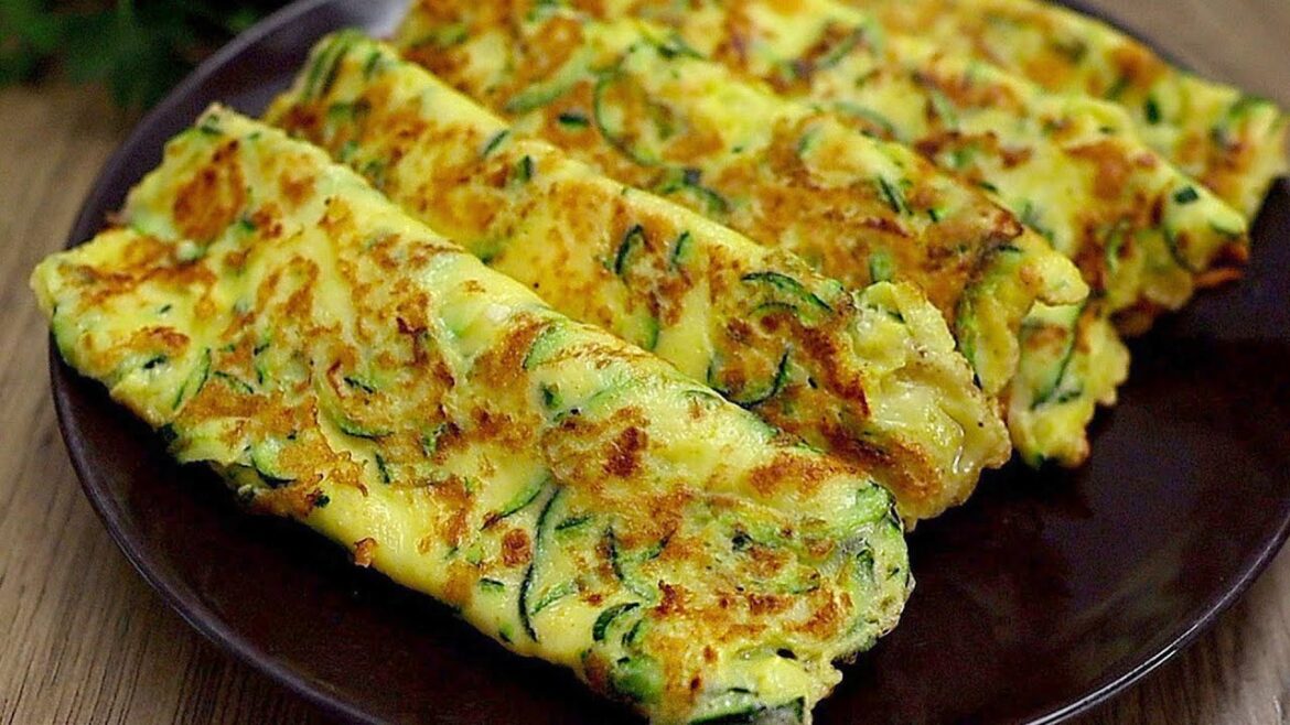 Unglaublich einfach, schnell und lecker! Zucchinipuffer mit Käse. Unglaublich einfach, schnell und lecker! Zucchinipuffer mit Käse.